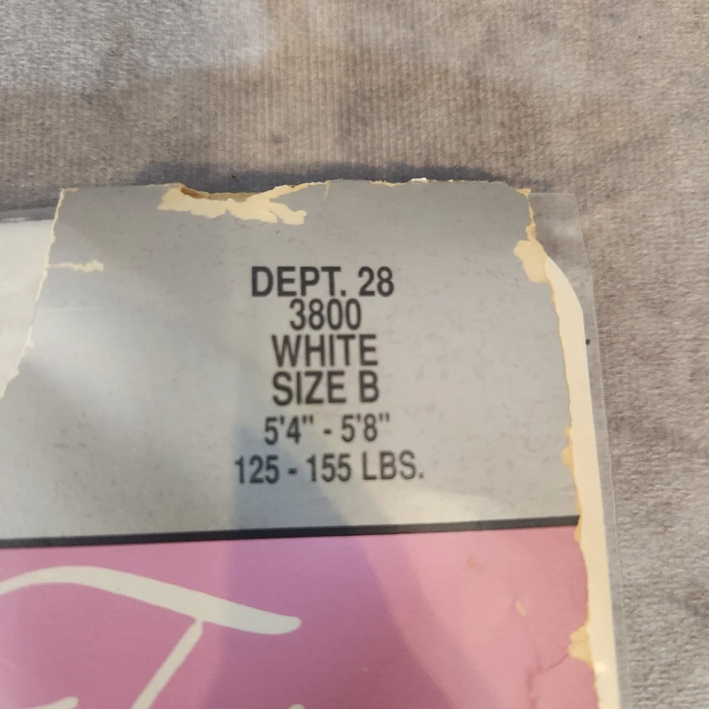 Silky Fit Control Top White Bill Blass Pantyhose‎ Size B